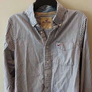 Hollister Men's White and Blue Striped Shirt
